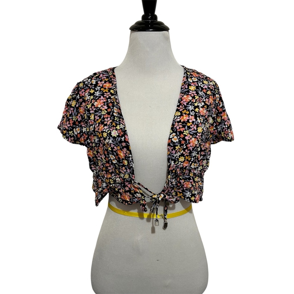Streetwear society medium floral tie front shrug